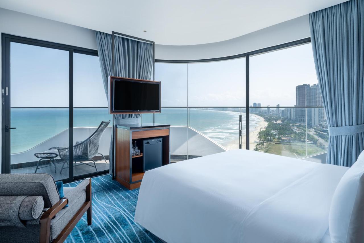 Hilton Garden Отель Дананг